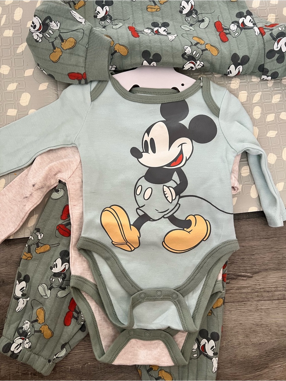 Disney Mickey Mouse Set - Picture 3 of 5